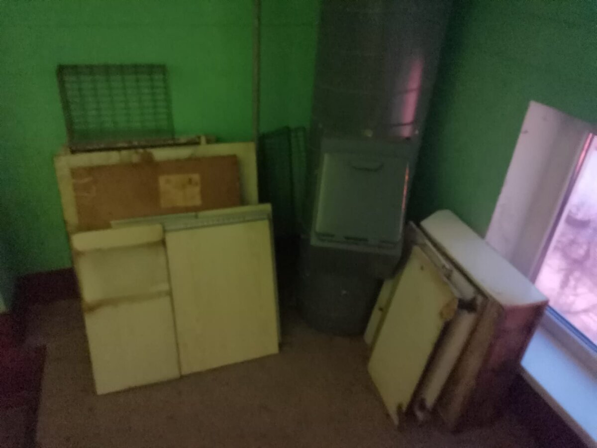 Около мусоропровода