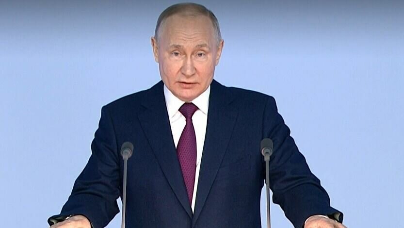     Во время послания Федеральному Собранию президент затронул тему ценностей в странах Запада, которые в последнее время кардинально меняются.