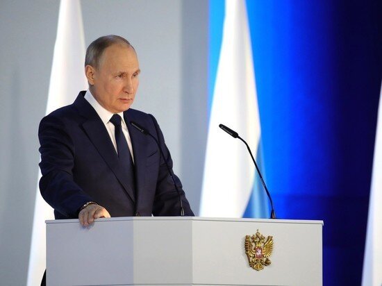     «Никто из простых граждан не пожалел тех, кто потерял капиталы в зарубежных банков. Не пожалел тех, кто лишился яхт и дворцов», — отметил Путин. По его словам россияне припомнили им и грабительскую приватизацию 90-х и демонстративную роскошь новых элит.А что в итоге получили те, кто вывел свои капиталы на Запад и остался там жить? «Последние события убедительно показали — образ Запада как тихой гавани оказался фальшивкой», — заявил президент, вспоминая, как сейчас идет отъем имущества и акти