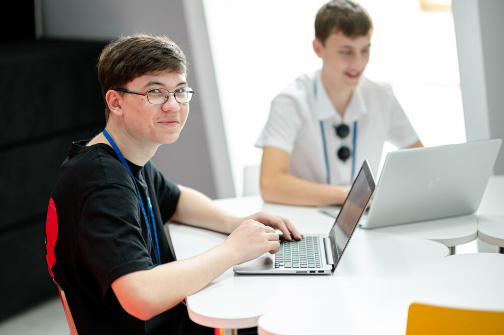 Ребята за работой
