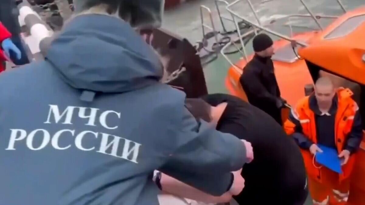    Спасение экипажа сухогруза Seamark, потерпевшего крушение возле Новороссийска© МЧС РФ