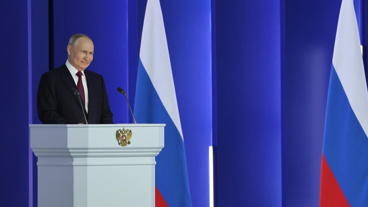    Президент РФ Владимир Путин выступает с ежегодным посланием Федеральному собранию© РИА Новости / POOL