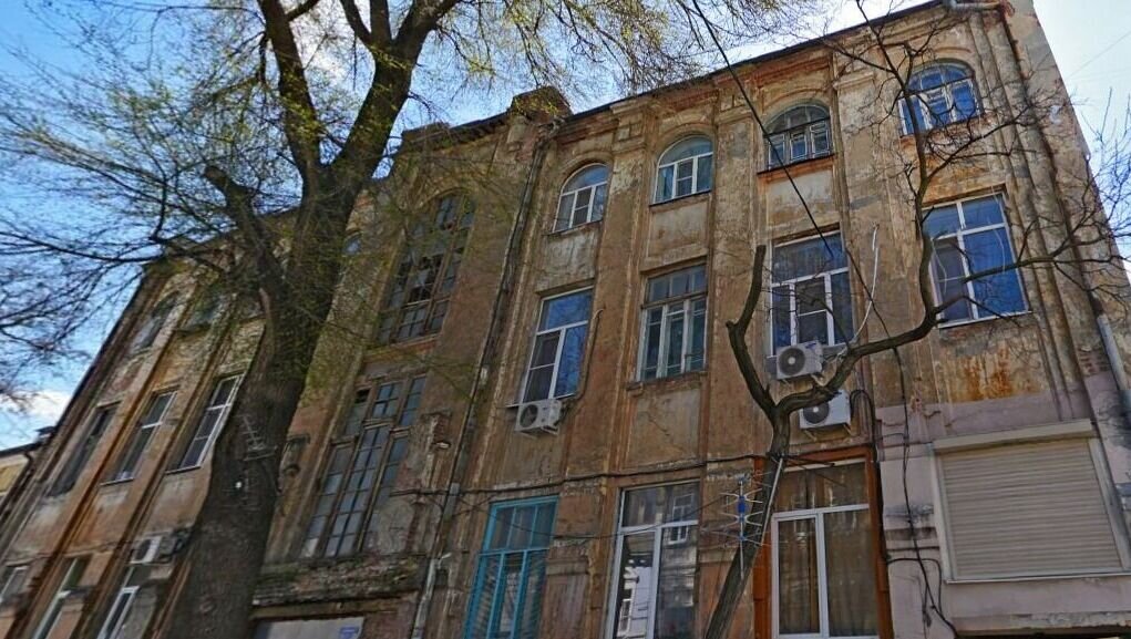     В Ростове общественники объявили о том, что здание старообрядческой богадельни выявили как памятник истории и культуры, об этом они рассказали на портале общественного движения «МойФасад».