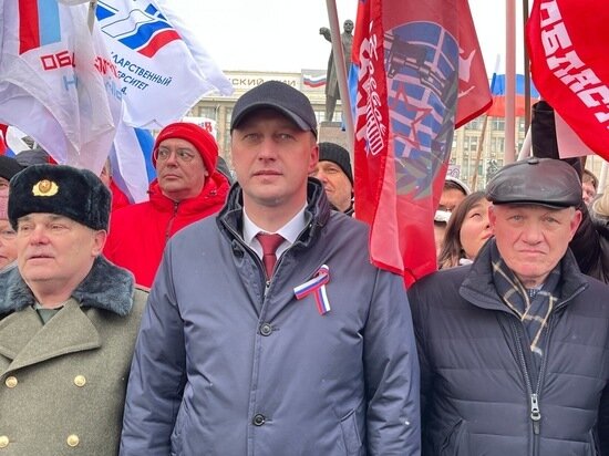     Митинг 22 февраля на Театральной площади. Фото: saratov.mk.ru "МК в Саратове"