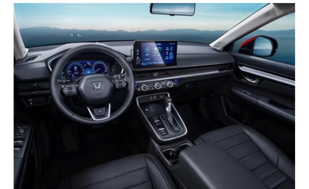 Как ранее сообщал «АВТОСТАТ», на российском авторынке появился Honda Civic, который официально в нашей стране не представлен. В продаже есть машины как в кузове седан, так и в хэтчбек, а цены составляют от 2 млн 250 тыс. рублей до 2,4 млн рублей.Напомним, компания Honda прекратила официальные поставки своей продукции в Россию в марте прошлого года в связи с разрывом логистических цепочек. При этом решение об уходе марки с российского авторынка и прекращении поставок новых автомобилей официальным дилерам на территории России в течение 2022 года марка приняла еще в конце 2020-го. Как заявлялось, данное решение продиктовано стремлением Honda к глобальной оптимизации в части разработки, производства и продаж автомобильной продукции с целью дальнейшего повышения эффективности операций в автомобильном бизнесе по всему миру, а также концентрацией ресурсов на электрификации модельного ряда Honda.