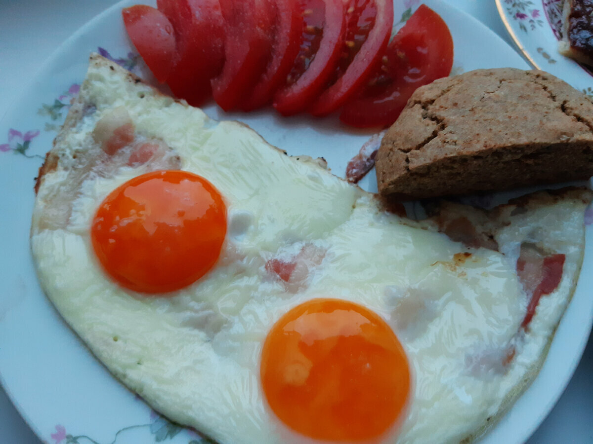 Как я жарю красивую и вкусную яичницу | Собираем на квартиру | Дзен