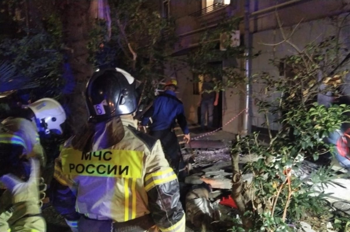    Спасатели выехали на место сразу после происшествия.