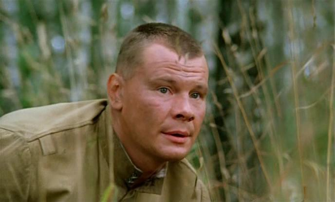  Он завоевал сердца зрителей, когда в девять лет сыграл Гекльберри Финна в детском фильме про Тома Сойера. И попал он в этот фильм не по блату. А благодаря бабушке, которая отвела внука на кинопробы.-10