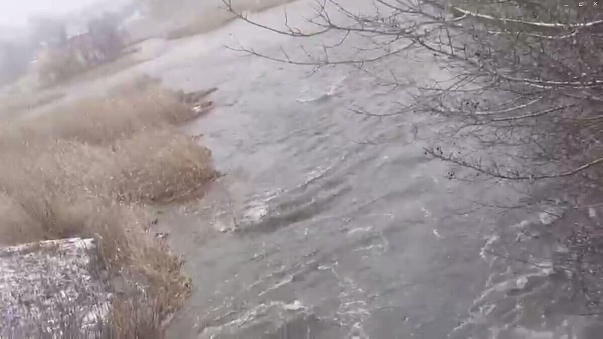    На месте подрыва дамбы в Артемовске. Кадр видео очевидца