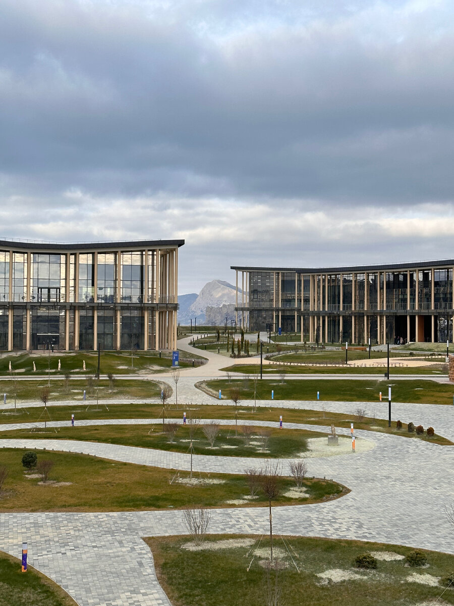 На фото творческие мастерские