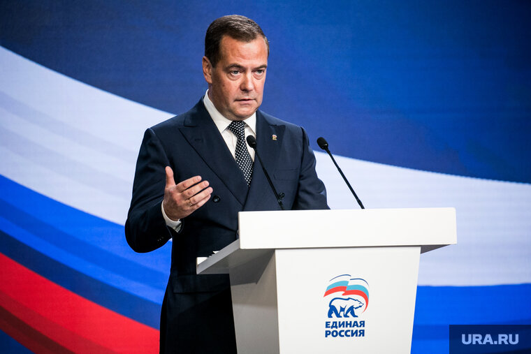    Медведев считает, что силы в геополитическом конфликте на стороне России