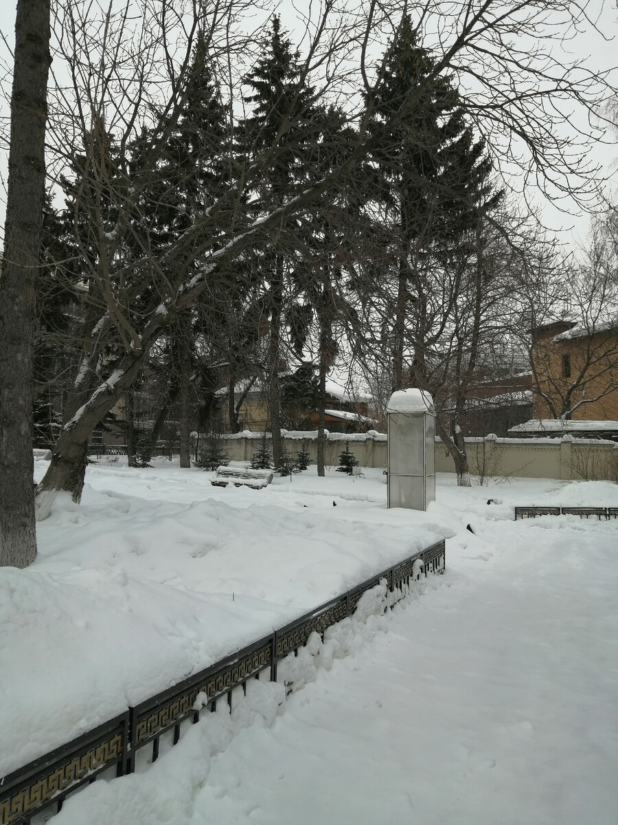 В будочке спрятан В.И.?)