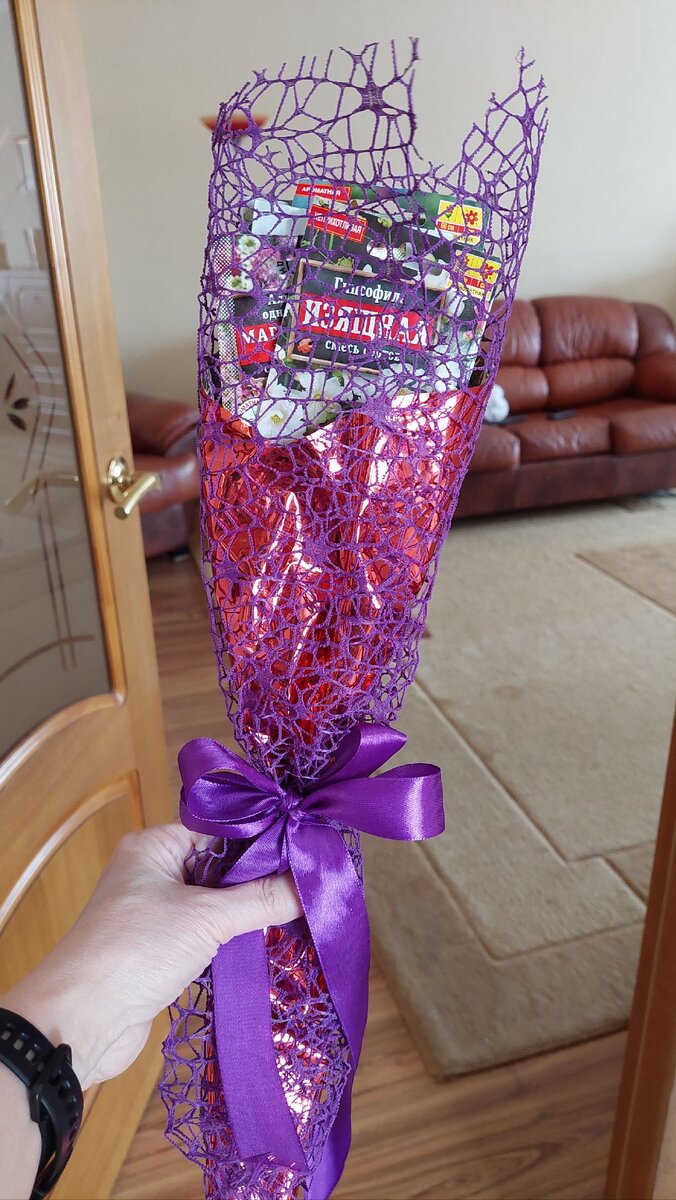 Тут целая клумба цветов.