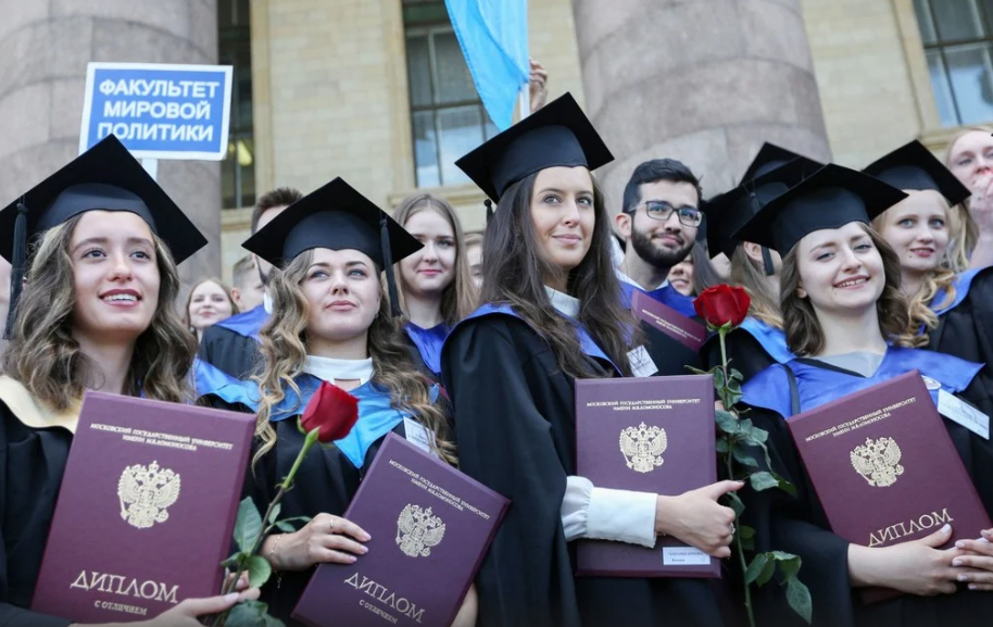 Программы вуз бакалавриат. Выпускник вуза. Выпускник вуза бакалавр. Высшее образование. Вузы России