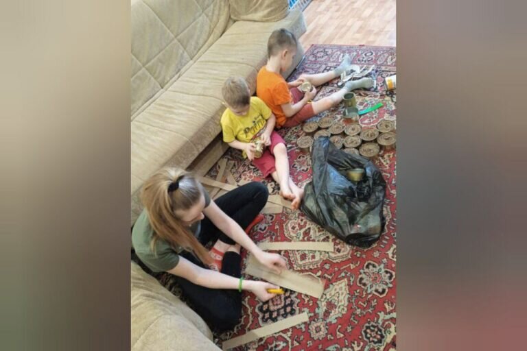    Семья Веселовых из Орска изготовила уже 100 окопных свечей Андрей Севостьянов