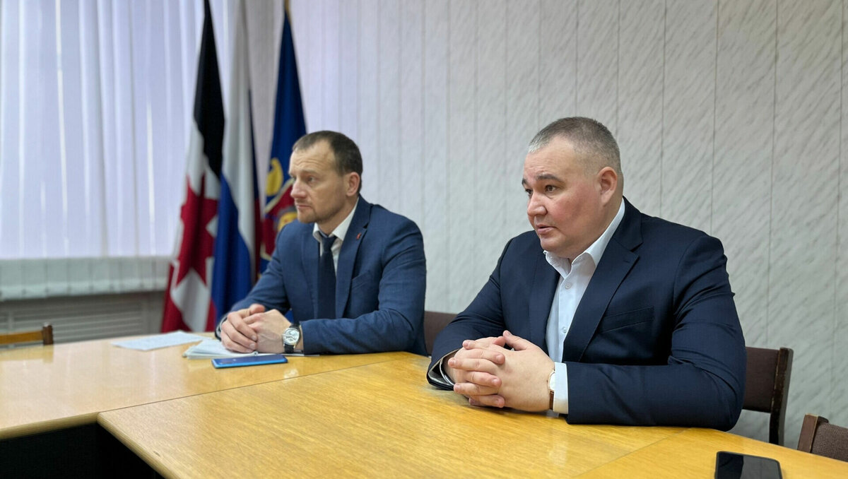     Жители Можги в соцсетях активно обсуждают отставку главы города Михаила Трофимова. В своих мнениях можгинцы разделились на сторонников и противников деятельности Трофимова на посту руководителя. Udm-info сделало подборку мнений «за» и «против».