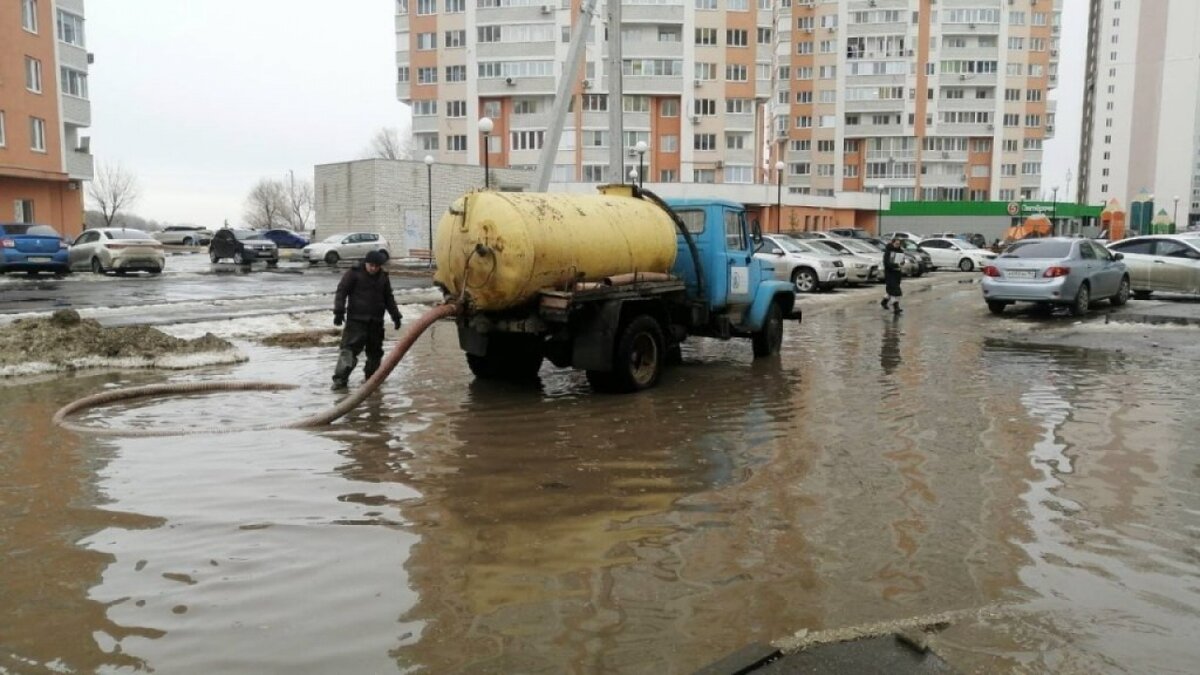    В Энгельсе откачивают 1500 кубометров воды в сутки, но город все равно тонетНовости Саратова и области – Сетевое издание «Репортер64»