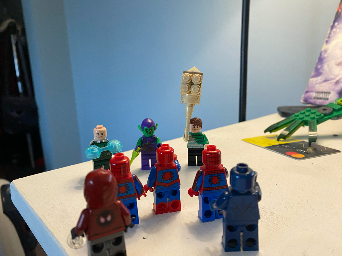 Разборка бытовых и творческих личностей в цвете