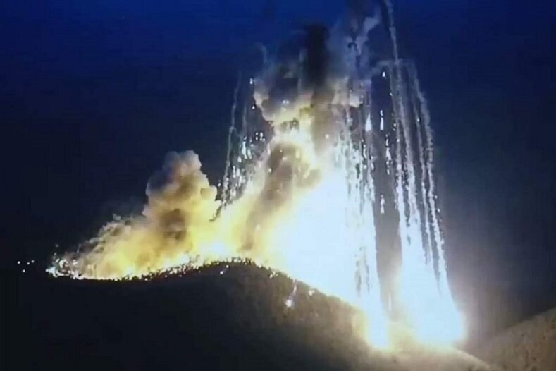 Азербайджан в сентябре 2020 года сжигал леса Нагорного Карабаха фосфорными бомбами, полученными из Украины - (Фото из открытых источников сети Интернета)