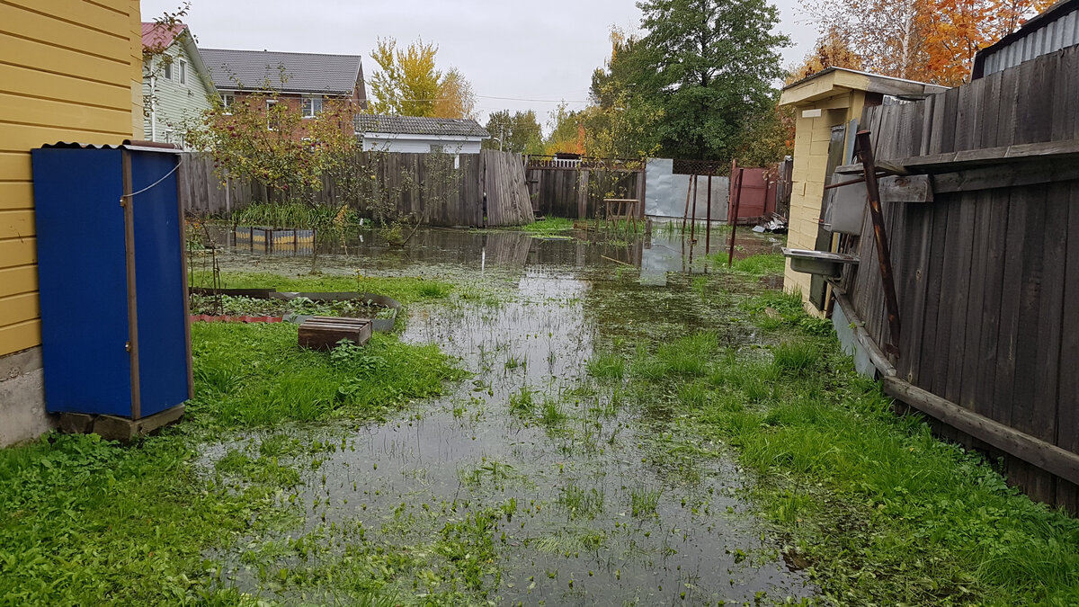 Затопление участка вследствии перекрытия водоотводного канала