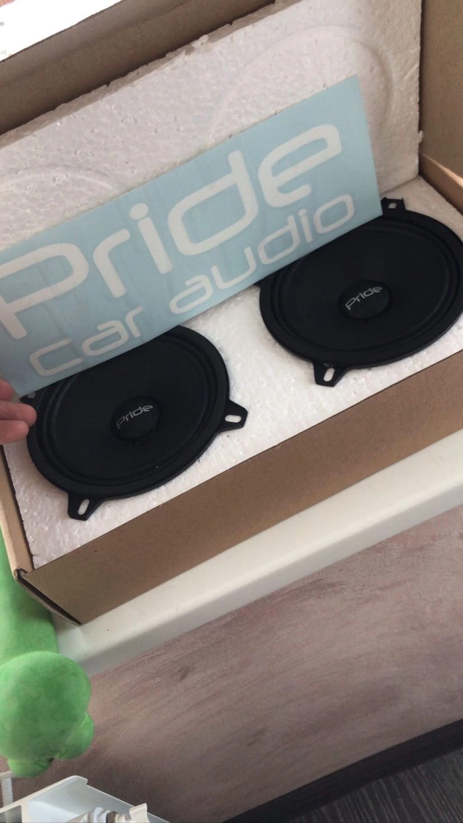 Установка музыки два усилителя две колонки прайд оникс 2  бочка герц 900 ват и голова пионер циклоп