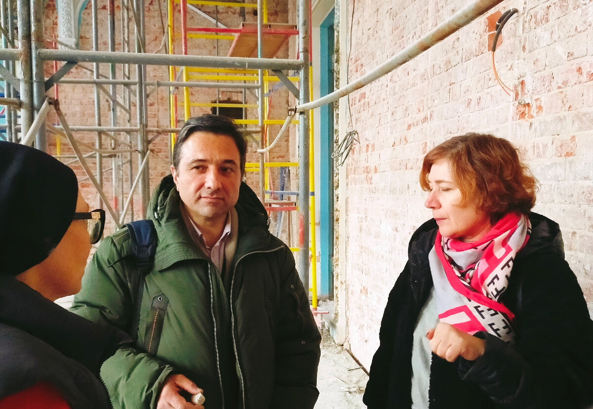 Валерий Карагерги, инженер-реставратор 2 категории, руководитель службы техподдержки и продукт-менеджмента по СЗФО компании «Баумит» (на фото в центре)