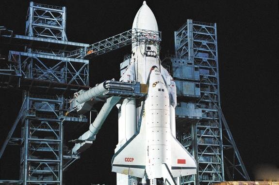    Советская РН «Энергия» с орбитальным кораблём «Буран»