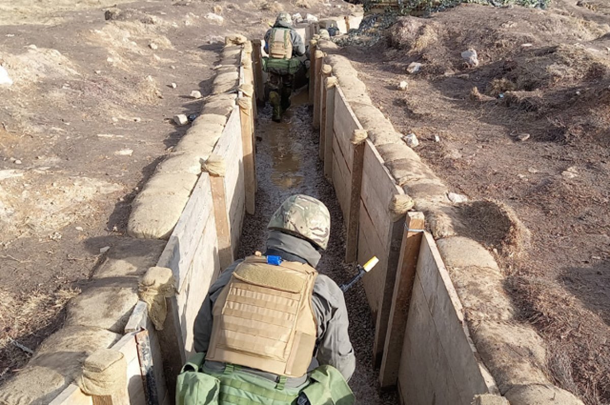    Счетчик Гейгера. ВСУ роют окопы в зараженной земле возле Чернобыльской АЭС