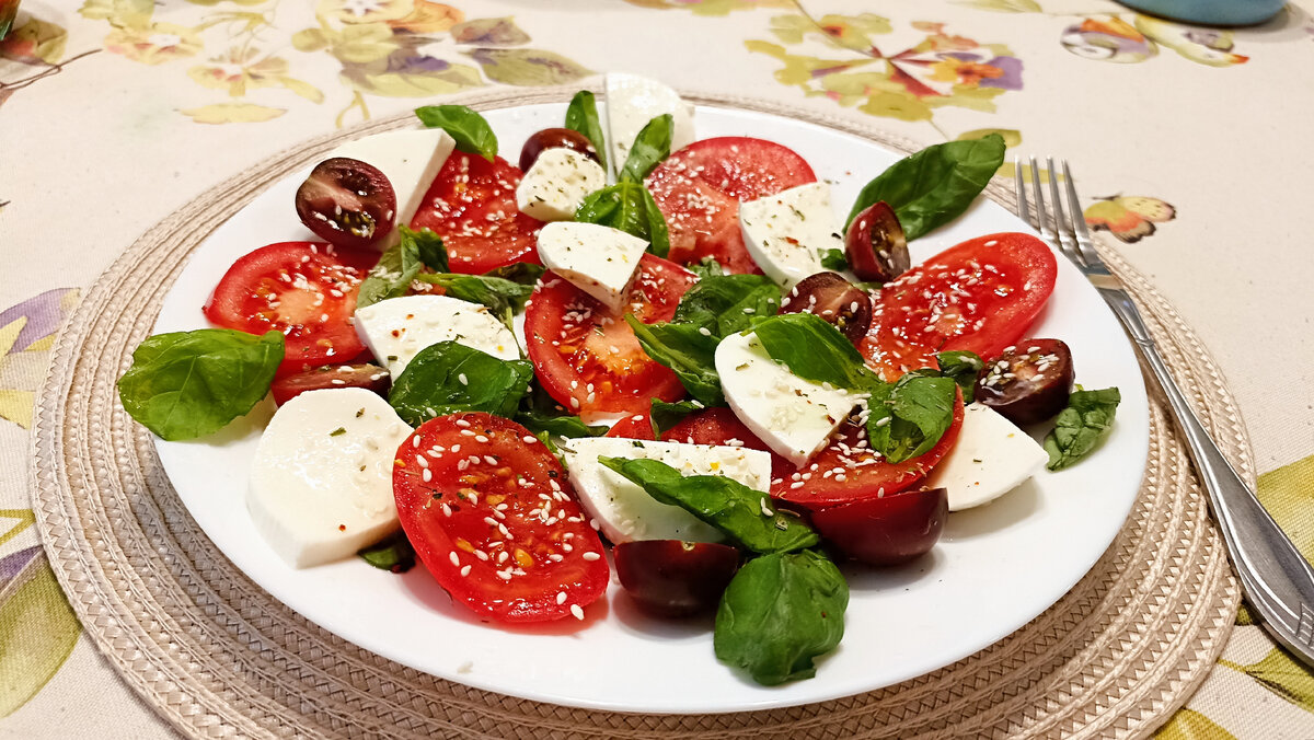 Капрезе от Оли З. Легкое, красивое и полезное блюдо. 