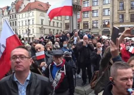    "Мы не хотим умирать за Бандеру": в Польше прошёл очередной антивоенный митинг