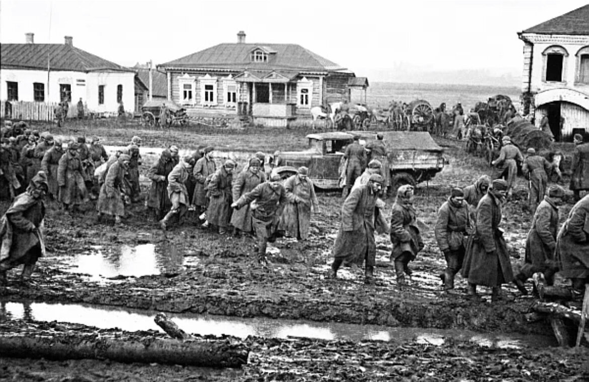 Где содержат военнопленных. Вяземский лагерь Дулаг-184. Лагерь военнопленных Вязьма. Дулаг-184 Вязьма 1941. Вязьма 1941.
