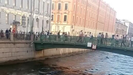 Ярошенко Тимофей | Санкт-Петербург. Катер плывет по каналу. | Дзен