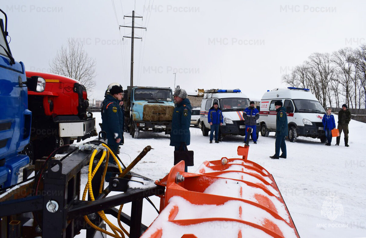 В начале проверки было проведено организационное совещание с главой городского округа город Буй Игорем Ральниковым и главой Буйского муниципального района Александром Александровым. Руководители рассказали, как велась подготовка к сезону паводка и природных пожаров и какие проблемные вопросы возникали.