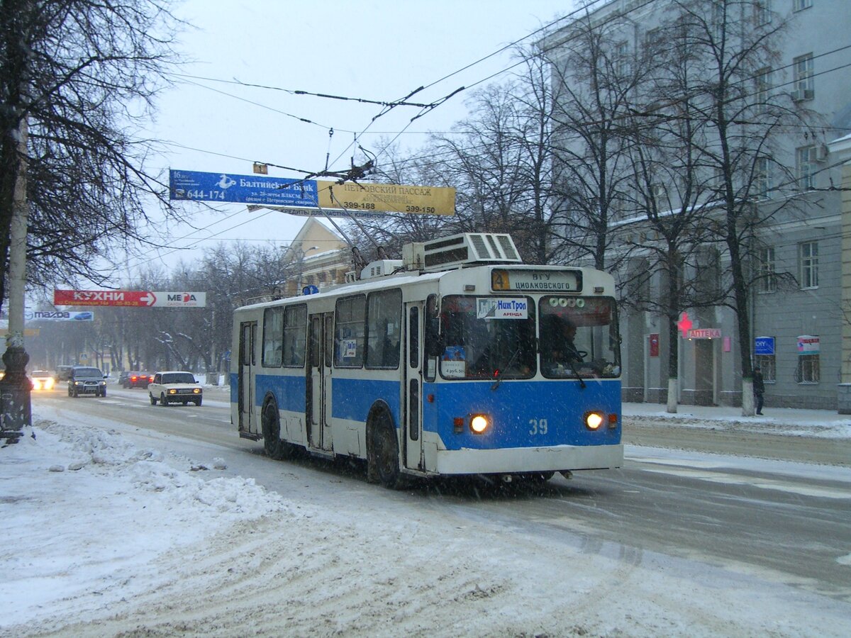 Троллейбусы города гомеля. Нижтролл (ЗИУ-682г) троллейбус. Троллейбус ЗИУ 682. ЗИУ-682 Нижтролл 6004. Троллейбус ЗИУ Воронеж.