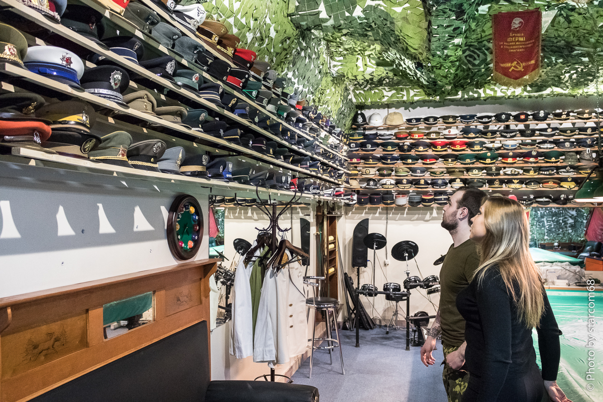 В царстве фуражек