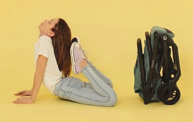 На фото компактная прогулочная коляска Tutis Jogo