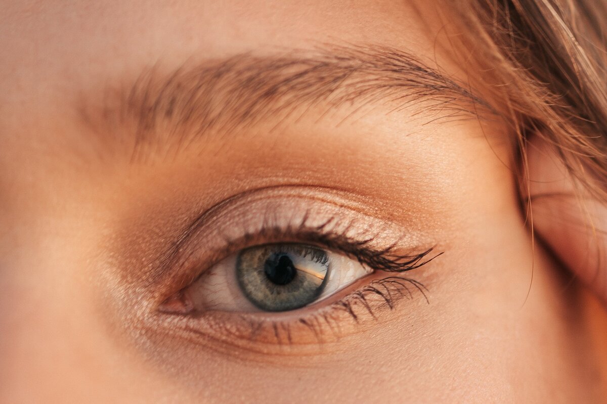     Почему выпадают ресницы и как отрастить их быстрее?