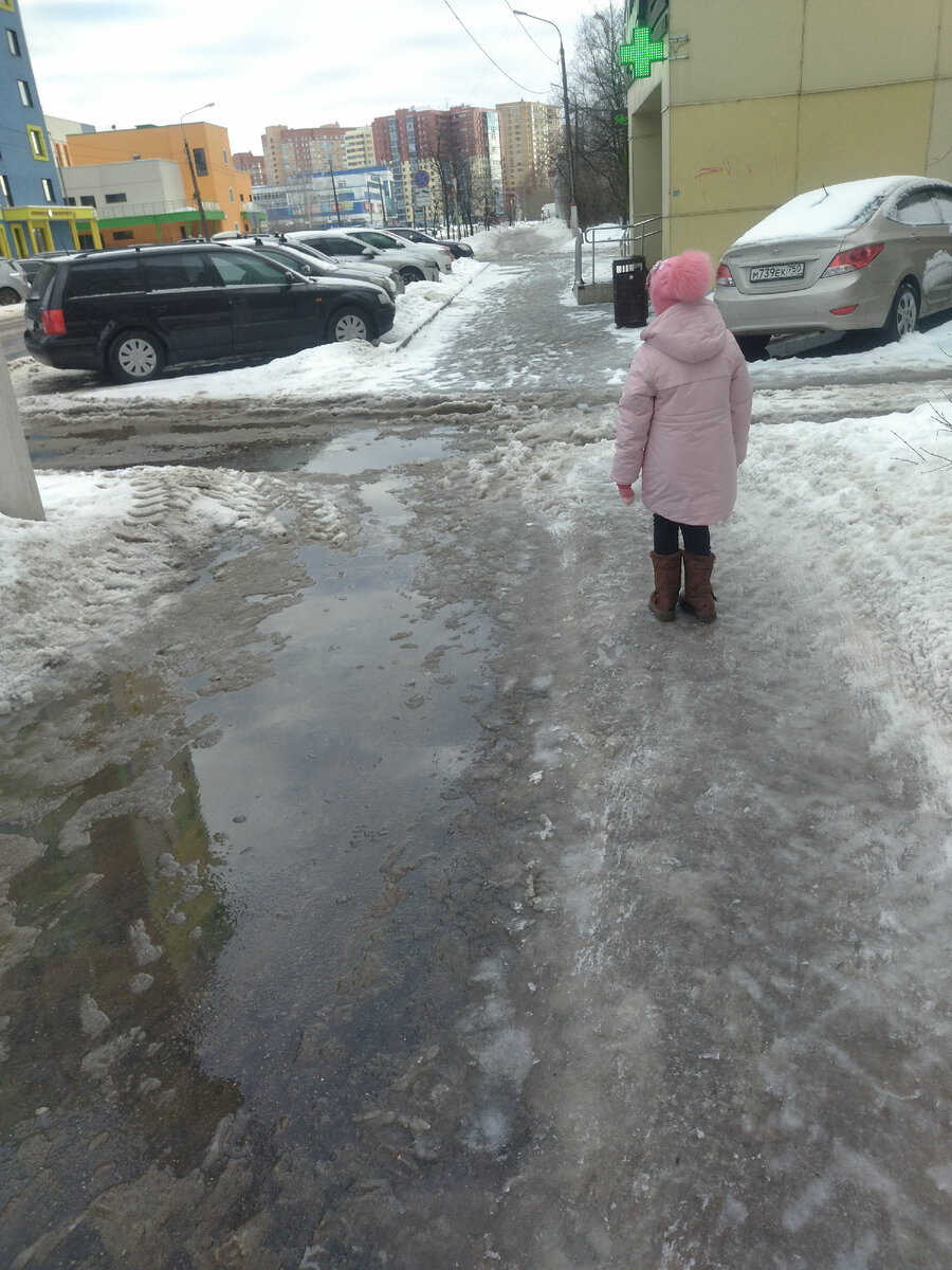 Погода у нас сегодня, конечно.... 🙄 Мокро и ветрено, но тепло...