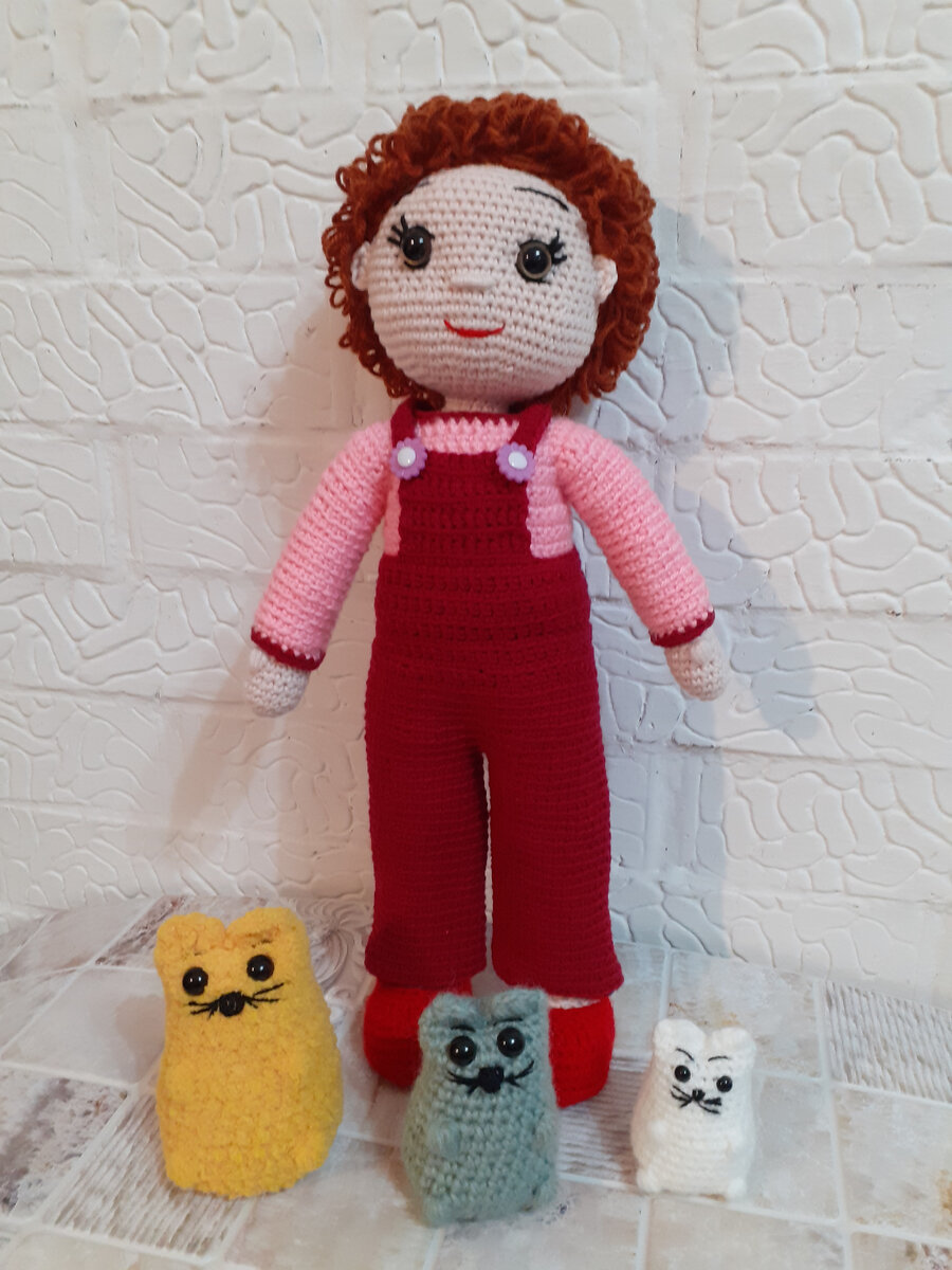 Красавица с котиками.