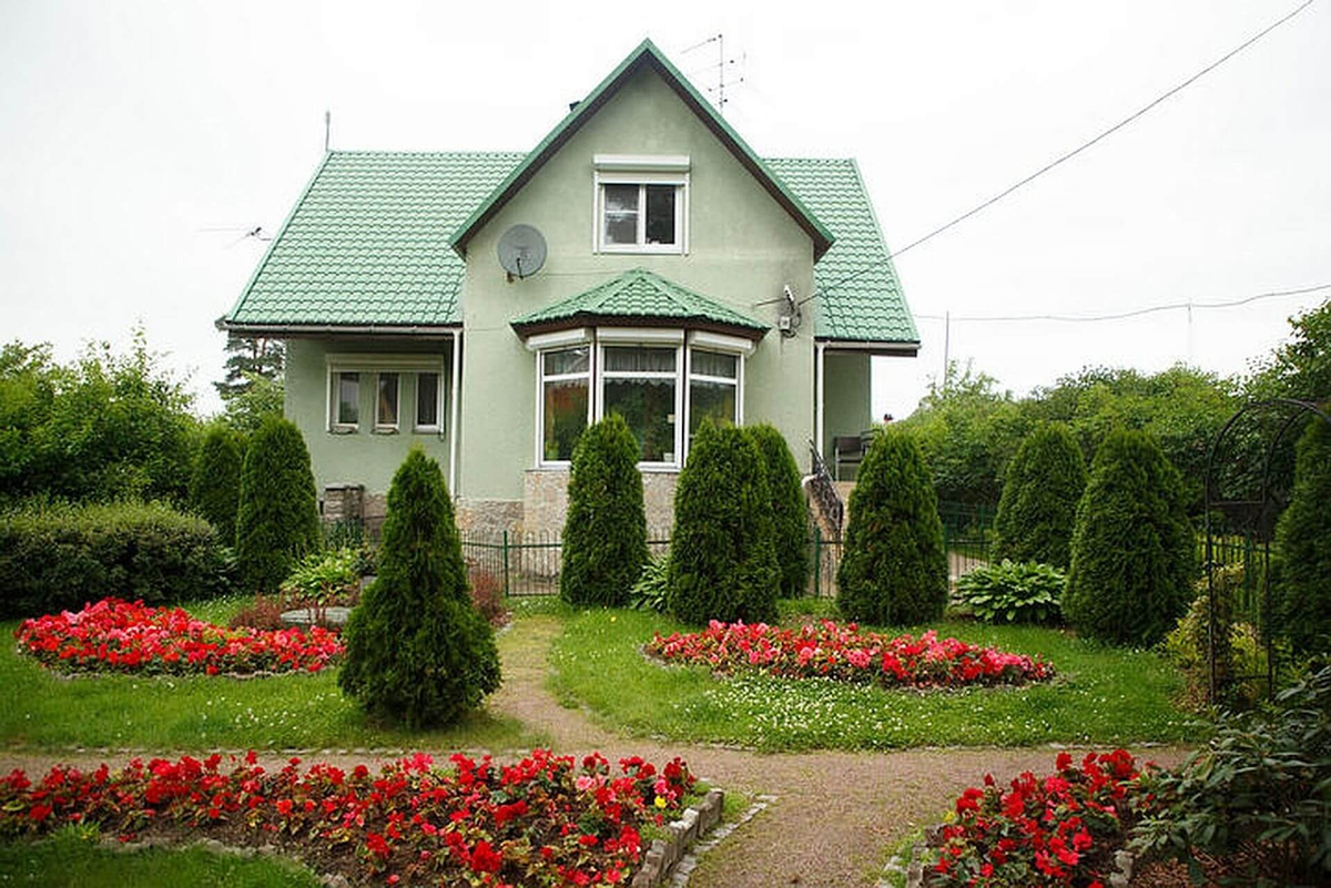 Эдита Пьеха — певица, которую знают на всём постсоветском пространстве, но заслуженный отдых она решила проводить не на тропических курортах, а в своём уютном домике под Петербургом.-4