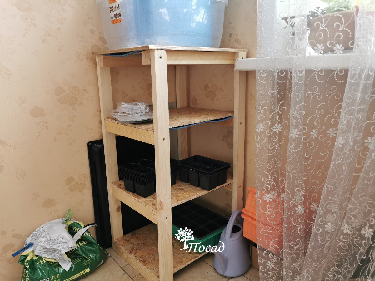 Стеллаж меня устраивает. Можно было бы сделать его длиннее, но мне слишком большой стеллаж не нужен. А вы можете увеличить длину по своему желанию. Длина стеллажа зависит от длины полок.