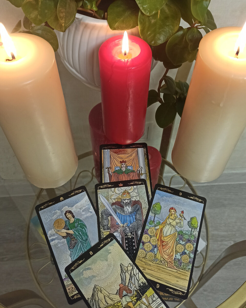 Доброго дня и благополучия! Рассмотрим прогноз на март 2023 г. для Раков.
Может проиграться не у всех.

Основные тенденции месяца – всё, что вы делали ранее, сейчас проявится. И положительное и отрицательное. Будет соблюден баланс. Здесь уместно сказать – как вложился, то и получил. Придется решать вопросы с государственными структурами, которые вы откладывали или которые затягивались, этом месяце будет разрешение этих ситуаций. Внимательнее с официальными документами и если не уверены, не стоит подписывать и включаться в новые дела. 

Финансы – будет возможность новых вариантов заработка или поймете, как повысить заработок в марте. Хорошее время, для того, чтобы заложить «кирпичик» на будущее. Кто-то встретит на своём пути, молодого человека и он станет отличным помощником, который будет помогать вам сохранять и приумножать ваш капитал. 
Отношения – очень напряженные будут отношения. Можете столкнуться судебными разбирательствами или вопросами связанными с «дисциплиной». Месяц не про любовные отношения, а про то, что вам надо разобраться с вопросами от государственных структур.
Здоровье – отличное состояние. Кто болел, пойдет на поправку. 
Совет – стоит пересмотреть свои эмоциональные реакции, на ситуации. Не уходить, а разобраться. Если вы будете принимать решение о переезде или уходе от семьи, стоит всё взвесить. Не уходите от всего, в жизни были и позитивные моменты.

