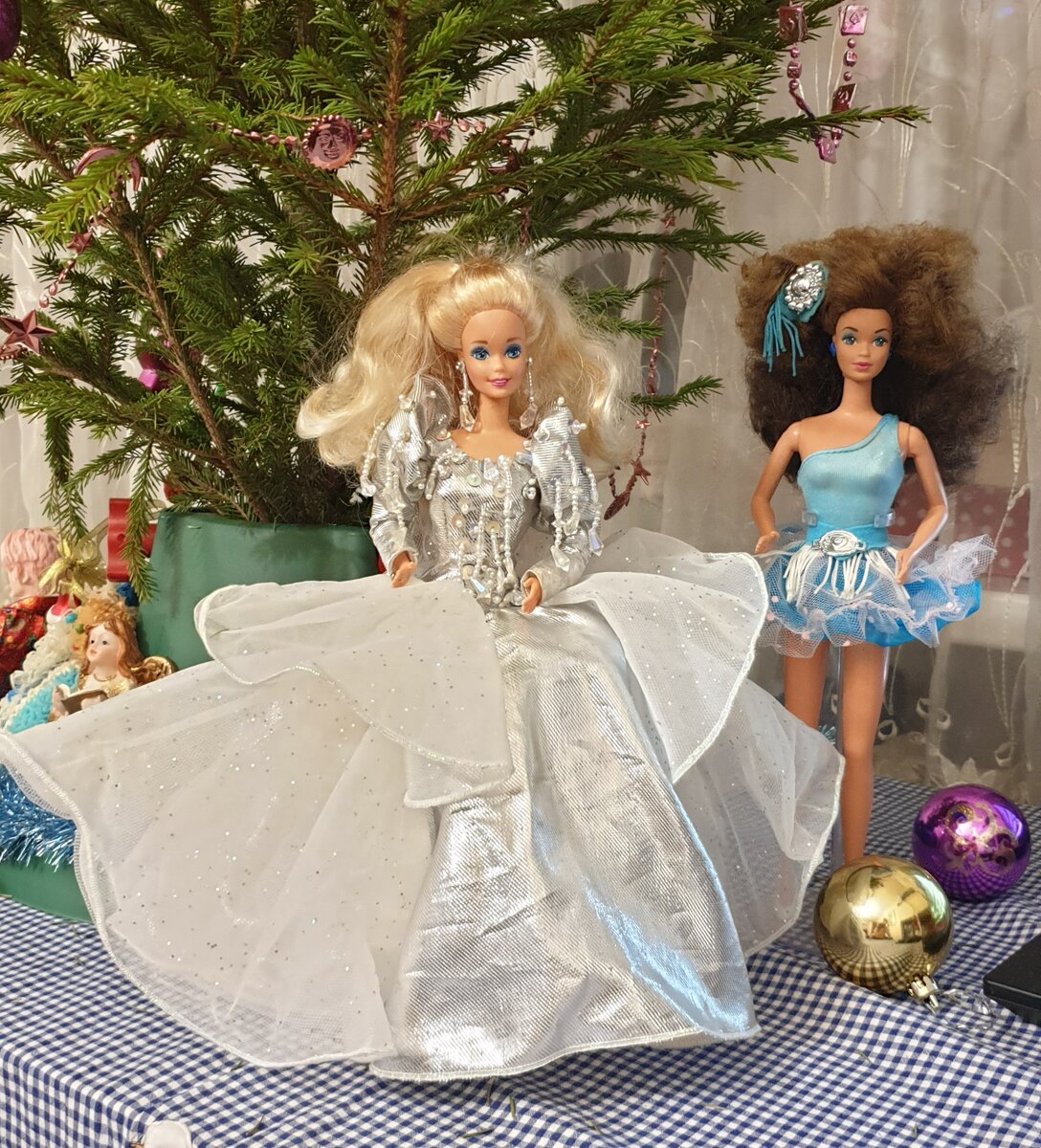 Мои подарки под ёлочкой. Barbie Happy Holiday,1992 И Barbie style magic Whitney, 1988