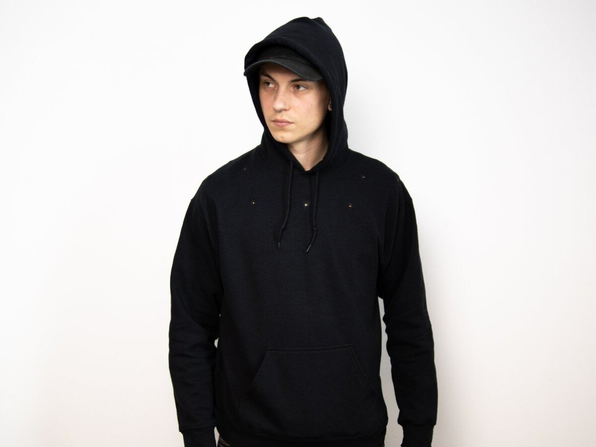    Camera Shy Hoodie — толстовка, которая ослепляет камеры ночного видения [ВИДЕО]