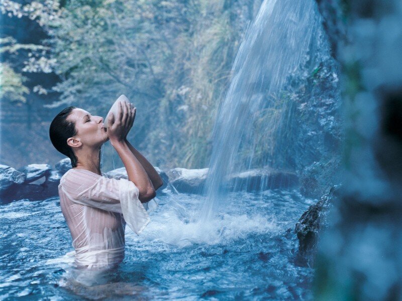 Значит человек и земля родные и душой и телом, в этом материальном мире?