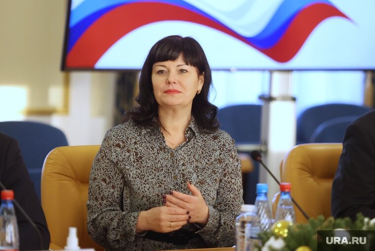    Глава Кургана показала свою собаку в День кошек