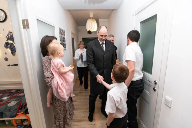    Губернатор Оренбуржья Денис Паслер побывал в гостях у семьи Лапыгиных Кристина Просвиркина