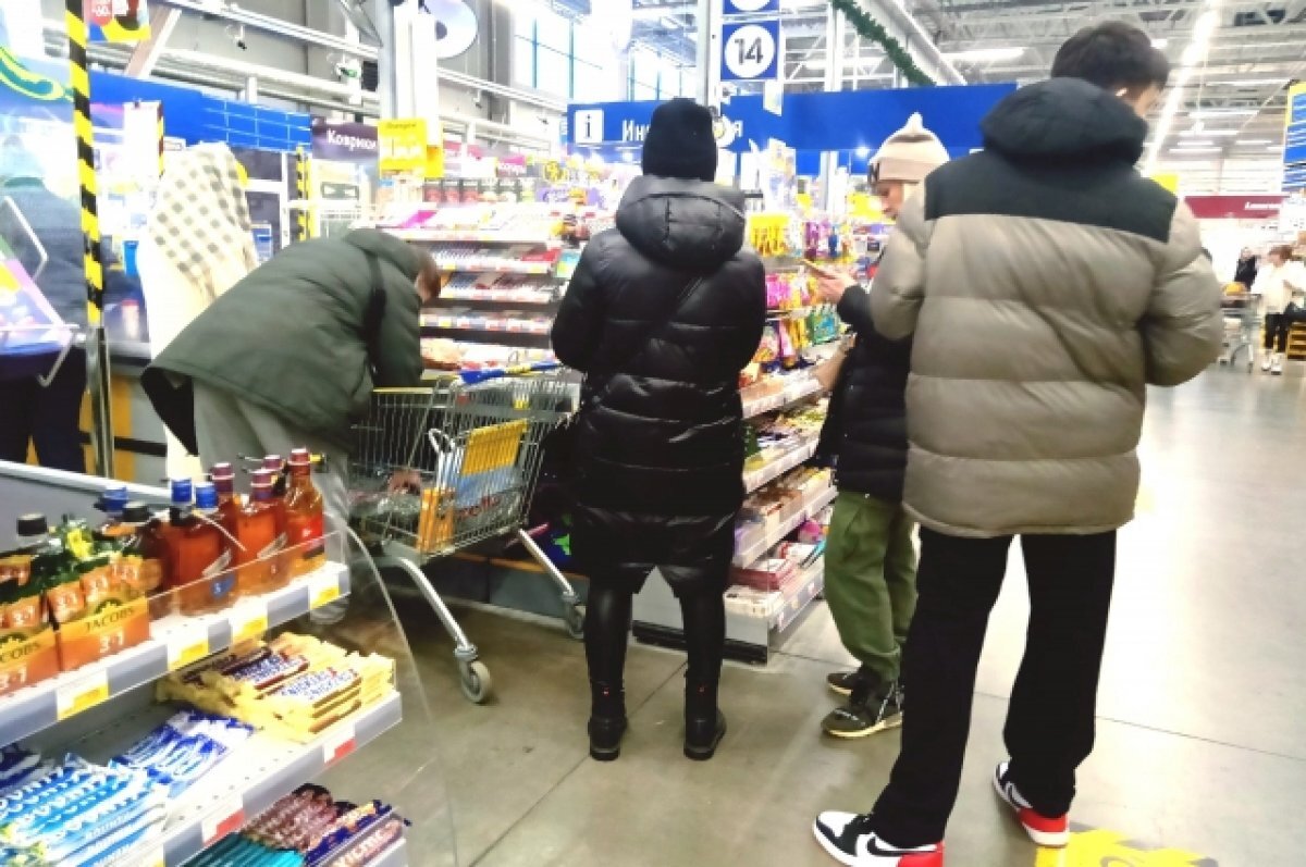    Ретейлеры говорят, что на полках сейчас почти вся продукция - российская.