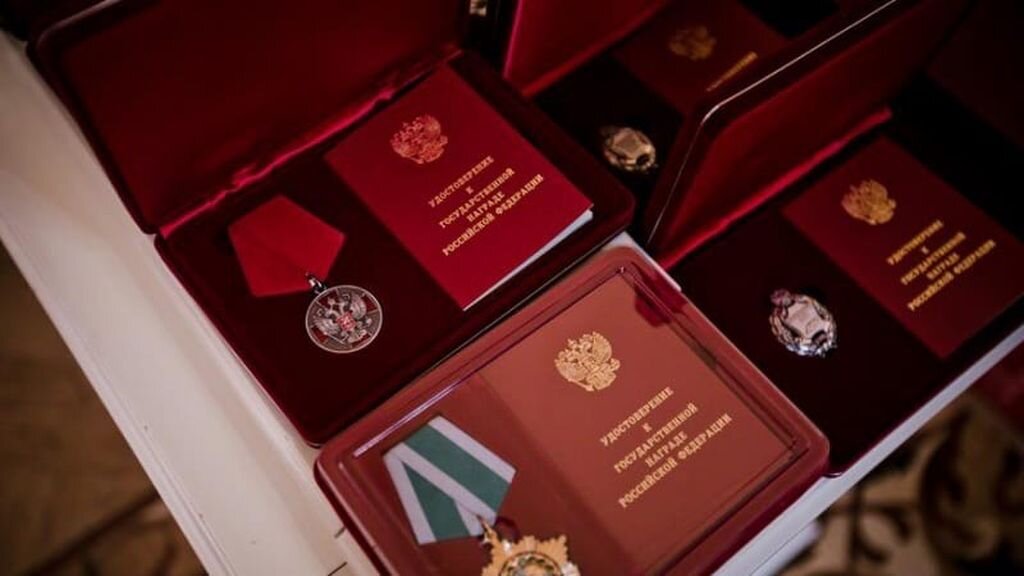    Владимир Путин подписал Указ о награждении пяти жителей Оренбургской области государственными наградами