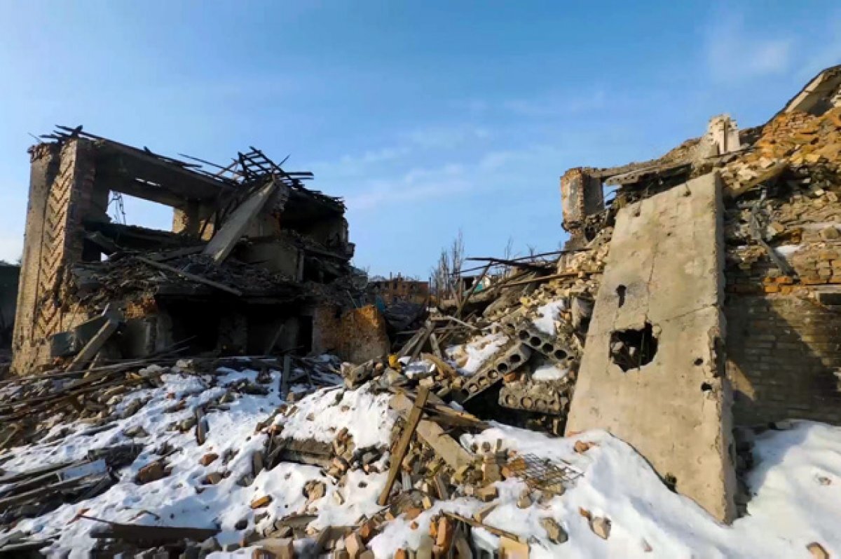    Жилые дома, разрушенные в результате обстрелов в Артемовске.